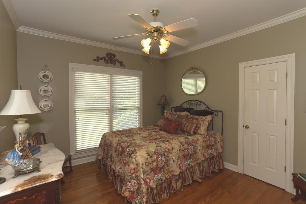 614 Rocky Point Road Memphis, TN 38018 - Photo 16 of 25 Guest Bedroom Offers Wood Flooring & A Shared Full Bath