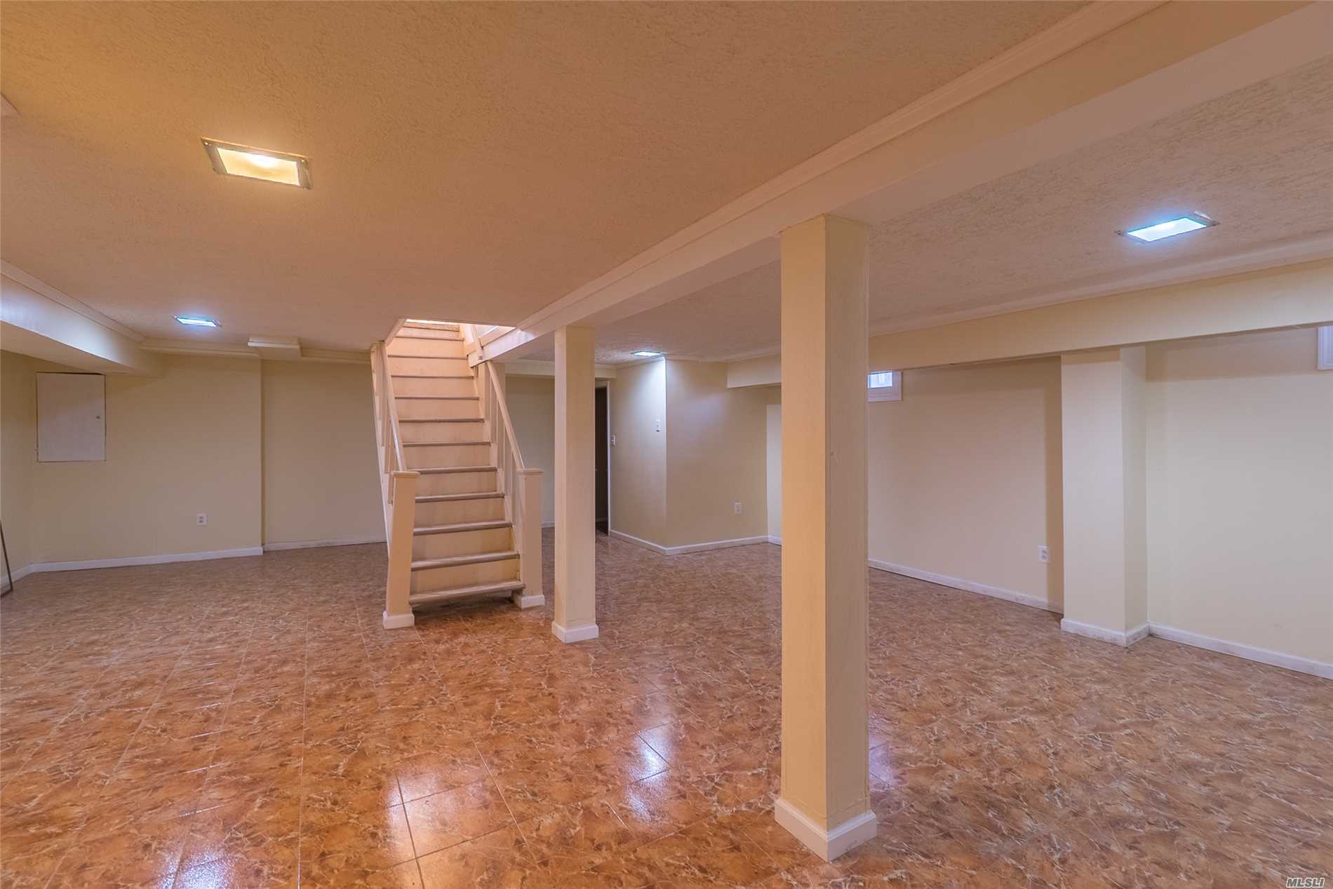 39 Boulevard Queens, NY 11357 - Photo 11 of 20