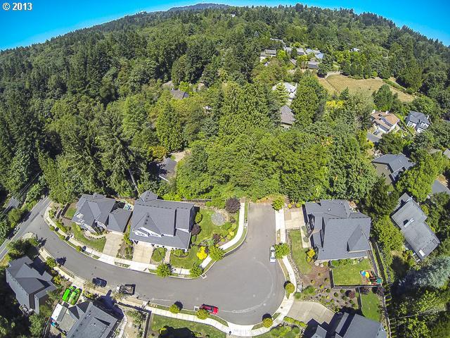 10654 Southwest Boones Ferry Road Portland, OR 97219 - Photo 4 of 12 Gallery Image 4