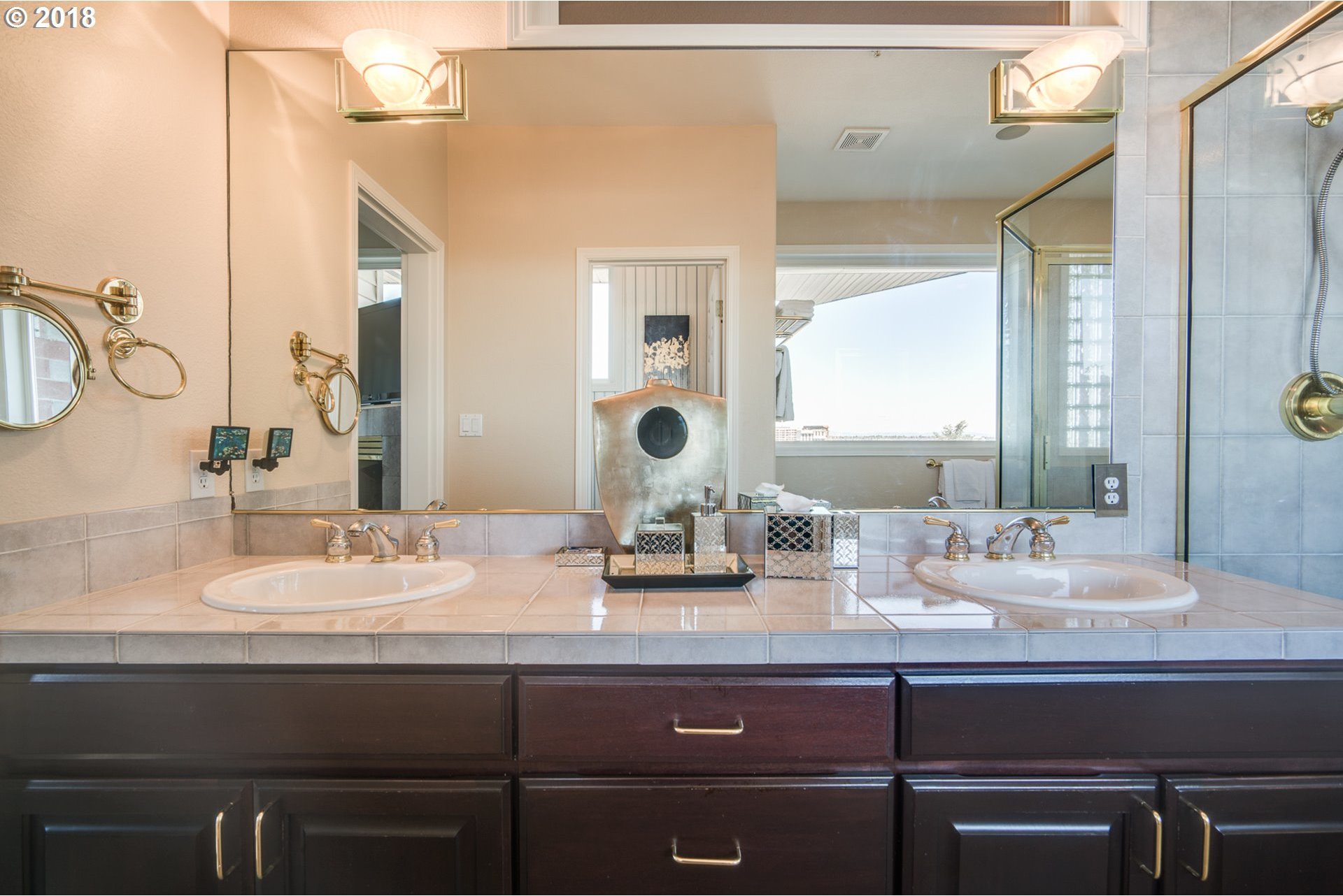 1238 Southwest Cardinell Way, Unit 1 Portland, OR 97201 - Photo 17 of 32 Gallery Image 17