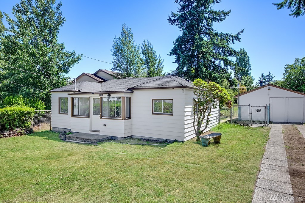 1719 Southwest 112th Street Burien, WA 98146 - Photo 2 of 17