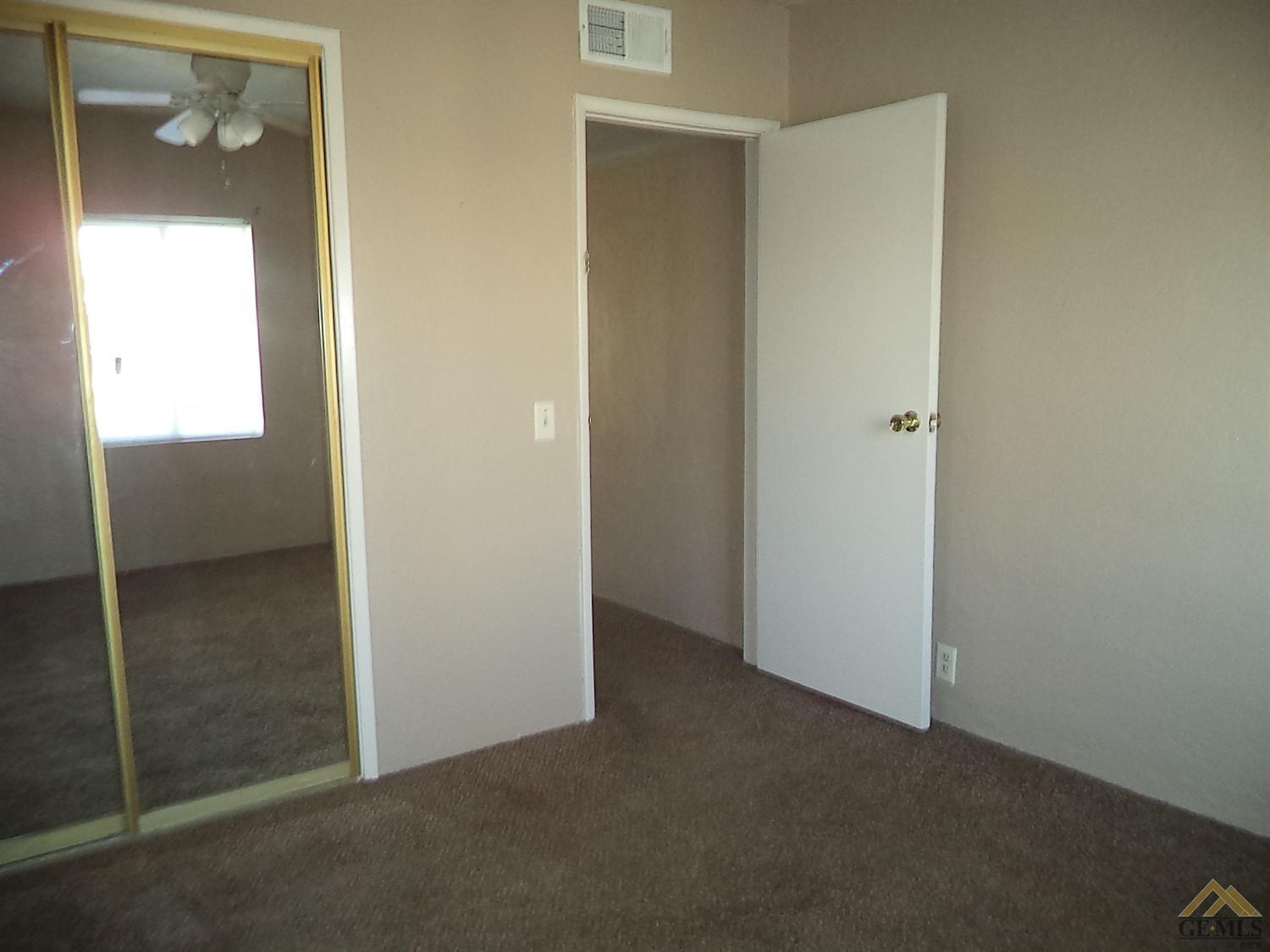 1304 Sequoia Drive Bakersfield, CA 93308 - Photo 11 of 17