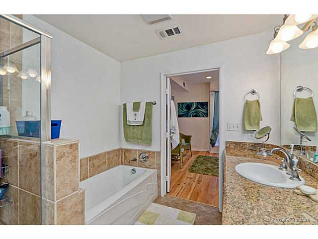 366 Forward Street, Unit E La Jolla, CA 92037 - Photo 14 of 23 Master Bathroom