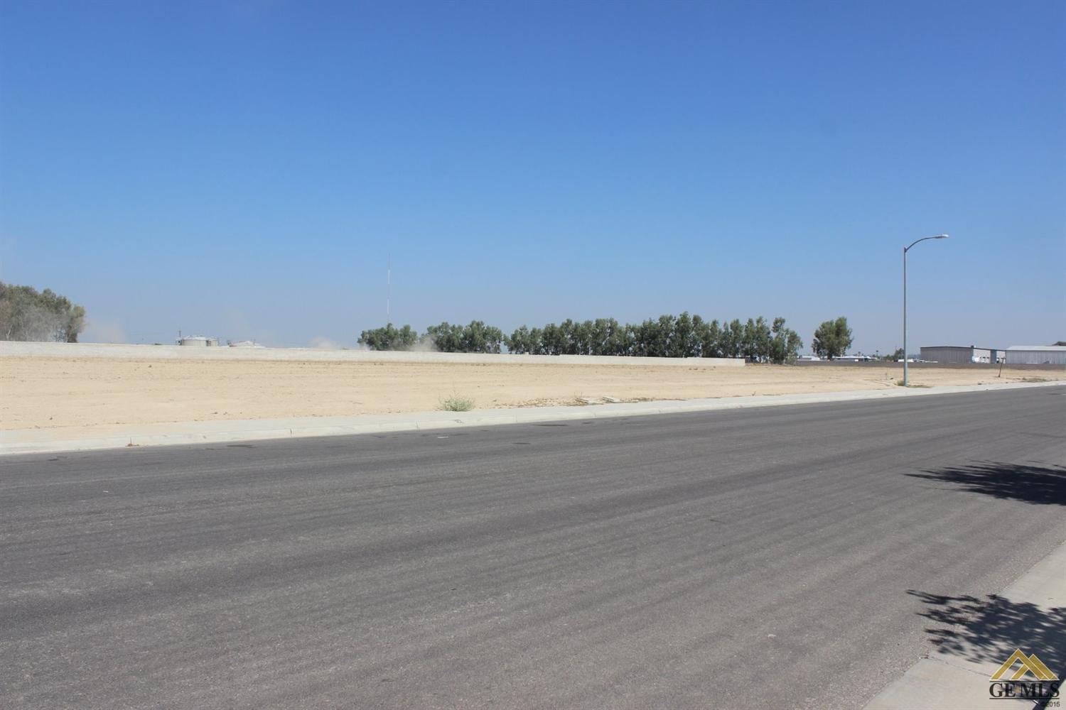 702 Workman Street Bakersfield, CA 93307 - Photo 3 of 6