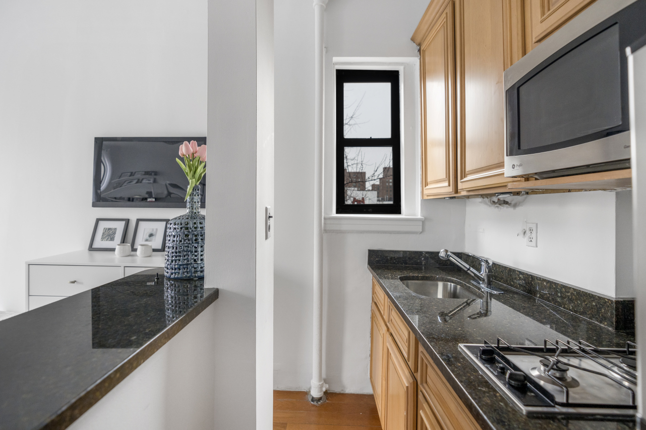 317 East 18th Street, Unit 5E Manhattan, NY 10003 - Photo 10 of 12