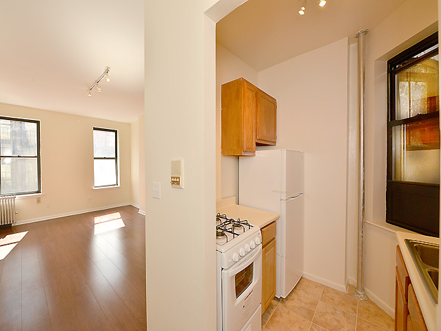 354 West 48th Street, Unit 3RW Manhattan, NY 10036 - Photo 2 of 4