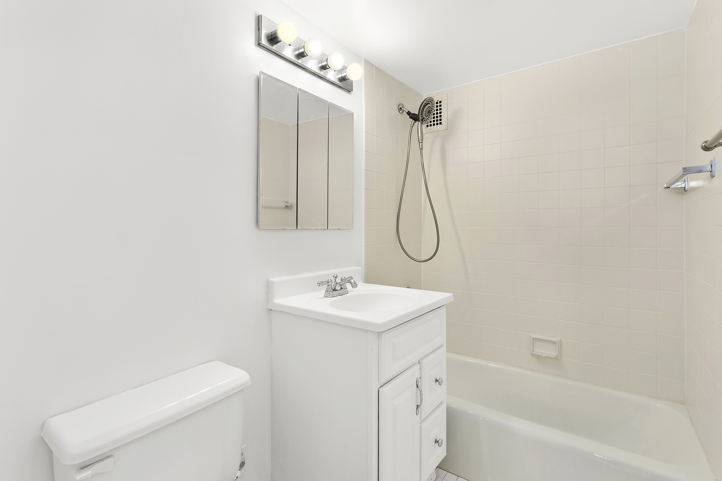 200 East 58th Street, Unit 16D Manhattan, NY 10022 - Photo 4 of 6