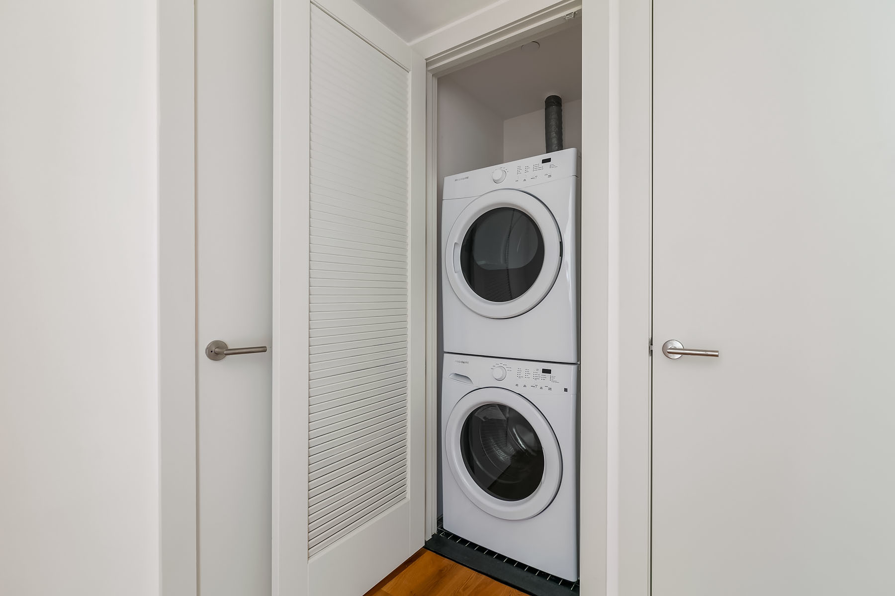 31-43 Vernon Boulevard, Unit 206 Queens, NY 11106 - Photo 5 of 6