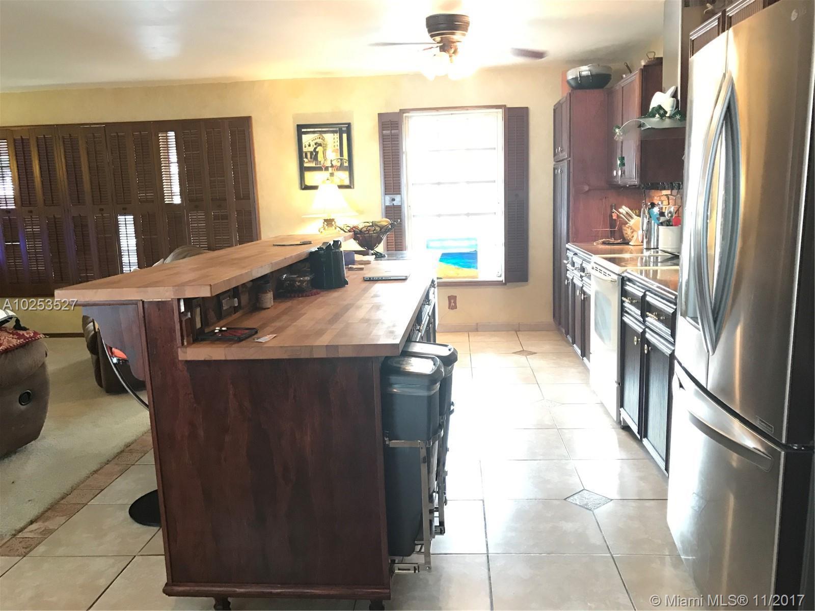 960 Southwest 74th Avenue Plantation, FL 33317 - Photo 3 of 24