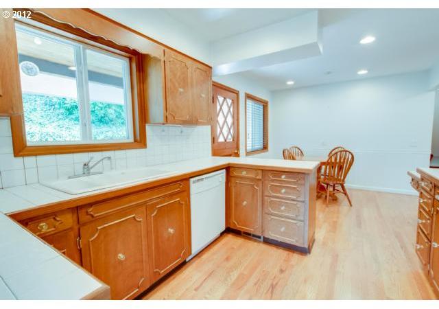 862 Southwest Troy Street Portland, OR 97219 - Photo 11 of 16 Gallery Image 11