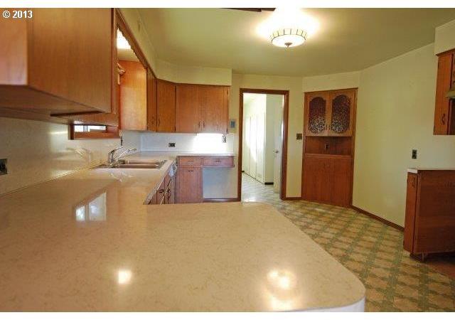 22331 Boones Ferry Road Northeast Aurora, OR 97002 - Photo 7 of 13 Gallery Image 7