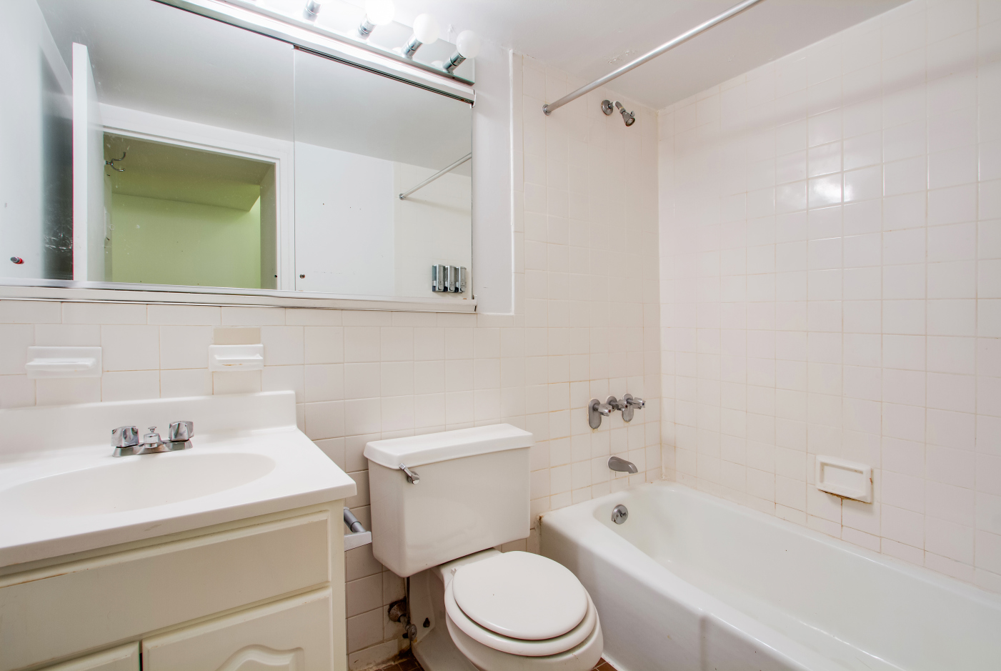 320 East 65th Street, Unit 413 Manhattan, NY 10065 - Photo 4 of 5