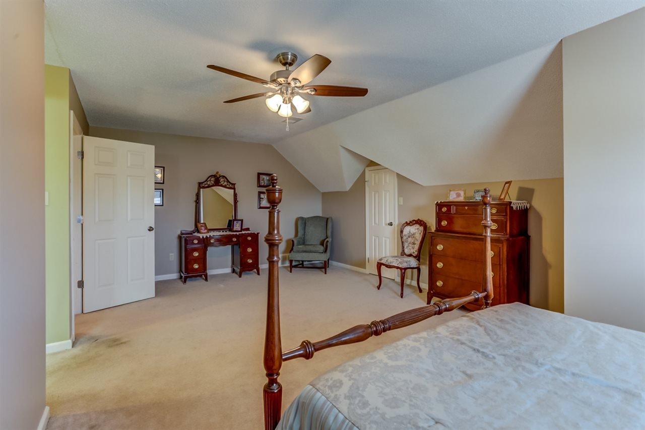 5059 Guffin Road Bartlett, TN 38135 - Photo 18 of 25 Huge upstairs bedroom