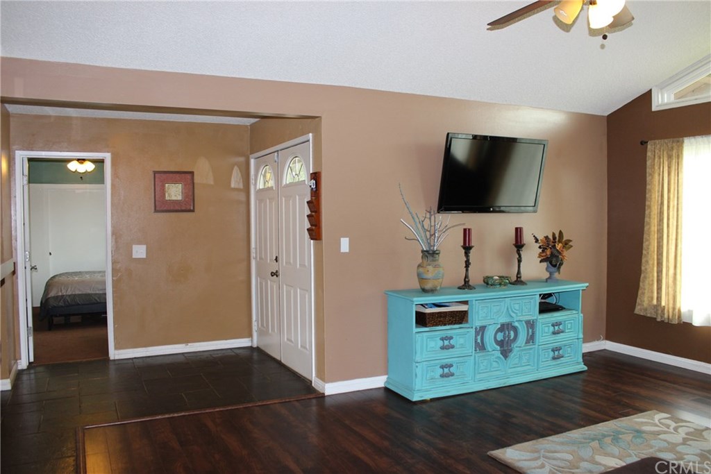 6984 Center Street Highland, CA 92346 - Photo 4 of 26