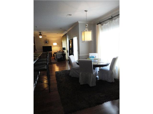 8736 Raspberry Lane Memphis, TN 38016 - Photo 11 of 25 Eat-In Kitchen Area NOTE: This Light Fixture Does Not Stay