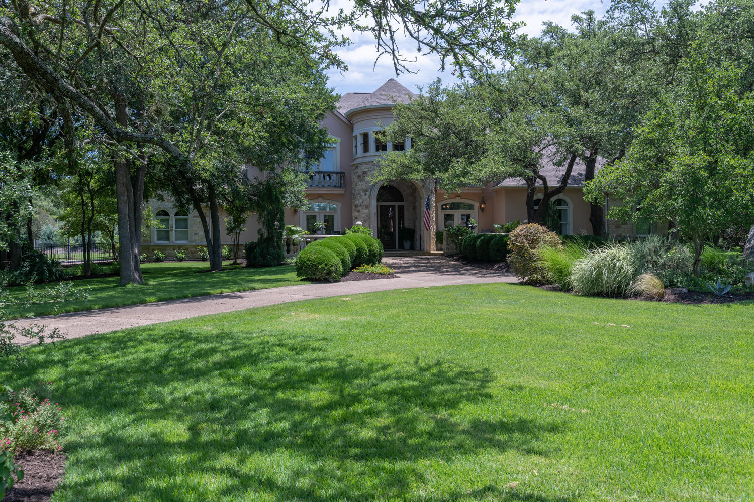 450 Pemberton Way Austin, TX 78737 - Photo 2 of 34