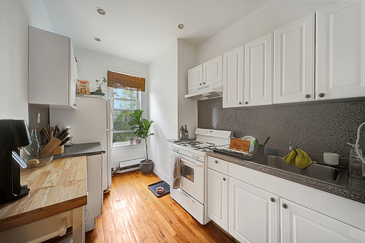 49 Russell Street, Unit 3 Brooklyn, NY 11222 - Photo 3 of 6