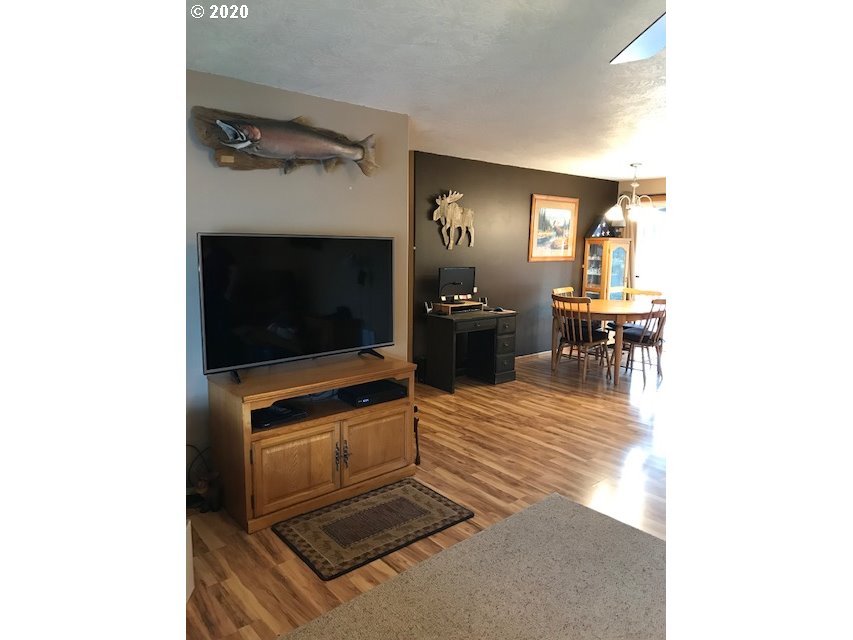 1094 Cole Way Springfield, OR 97478 - Photo 4 of 17