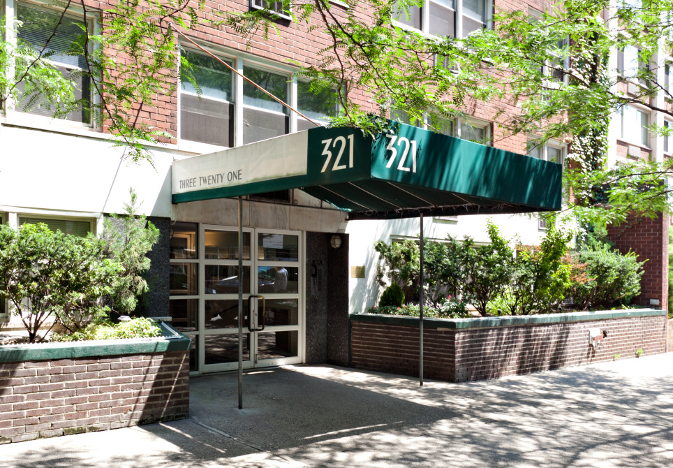 The Sands 321 E 45th St, Manhattan, NY 10017 - Photo 3 of 12