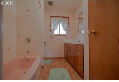 326 Tipton Road Roseburg, OR 97471 - Photo 8 of 25 Gallery Image 8