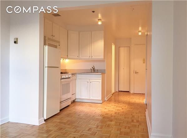 88 East End Avenue, Unit 2D Manhattan, NY 10028 - Photo 3 of 5