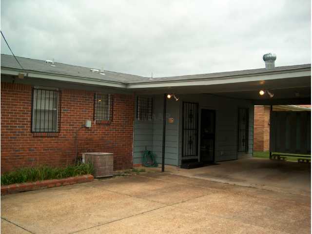 2321 Bridgeport Drive Memphis, TN 38114 - Photo 3 of 7 WROUGHT IRON DOORS & WINDOWS, DBL. C/P.