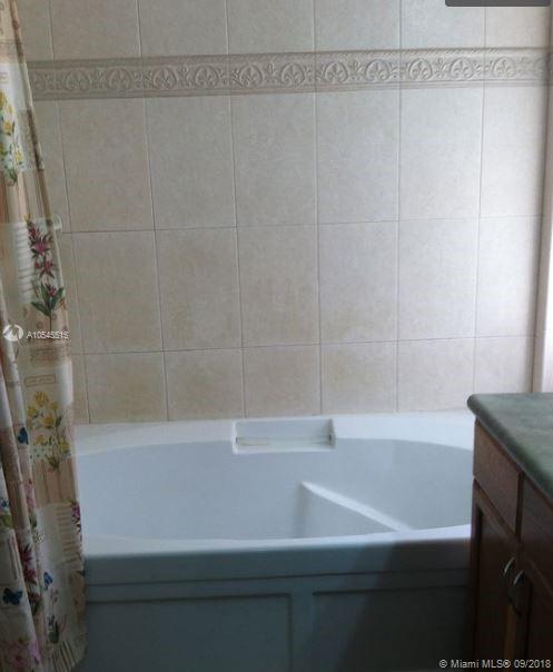 103 Tweedbrook Lane, Unit 101 Hollywood, FL 33021 - Photo 5 of 10
