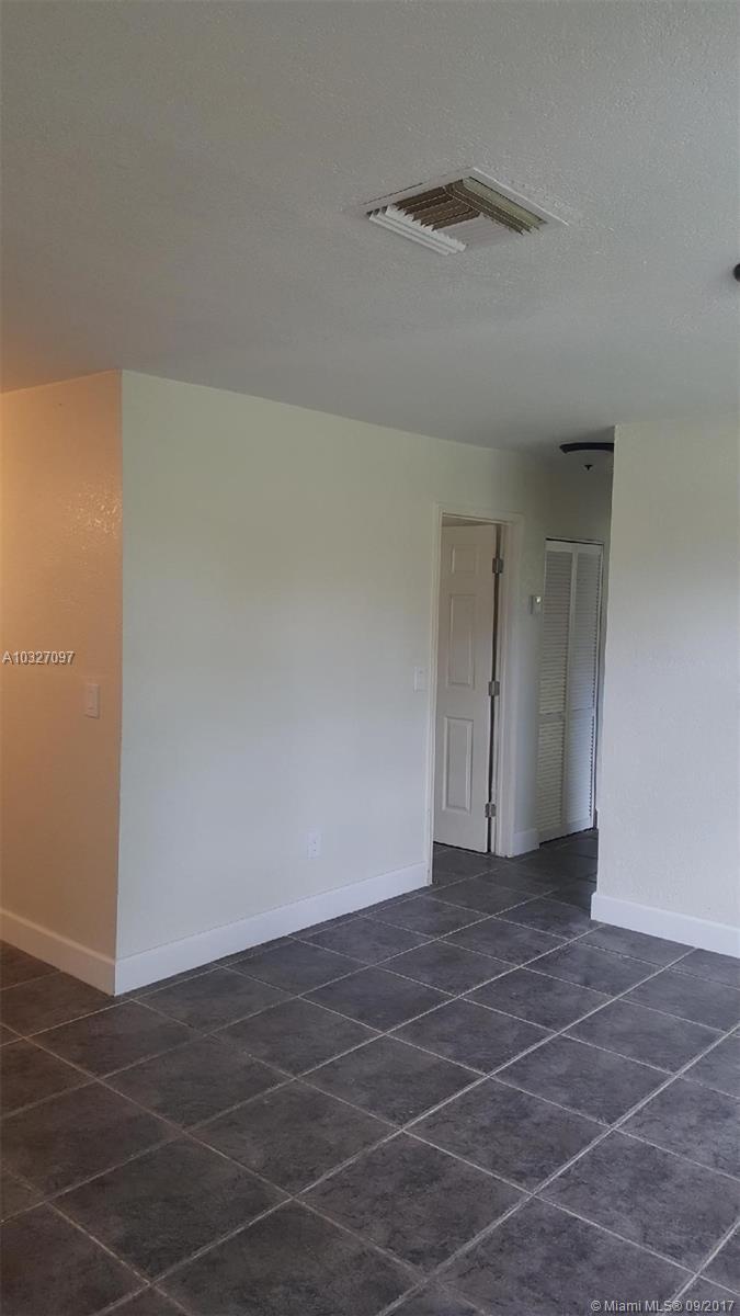 28704 Southwest 147th Place Homestead, FL 33033 - Photo 6 of 10