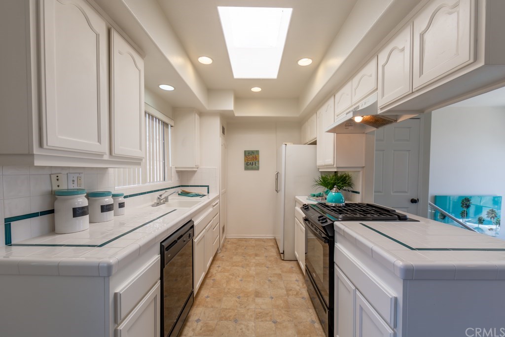 80 62nd Place, Unit 2A Long Beach, CA 90803 - Photo 3 of 44