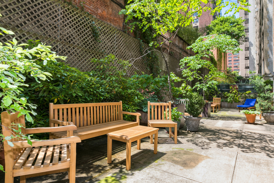 230 E 73rd St, Manhattan, NY 10021 - Photo 4 of 6