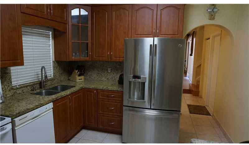 Silver Lakes Pembroke Pines, FL 33029 - Photo 6 of 19