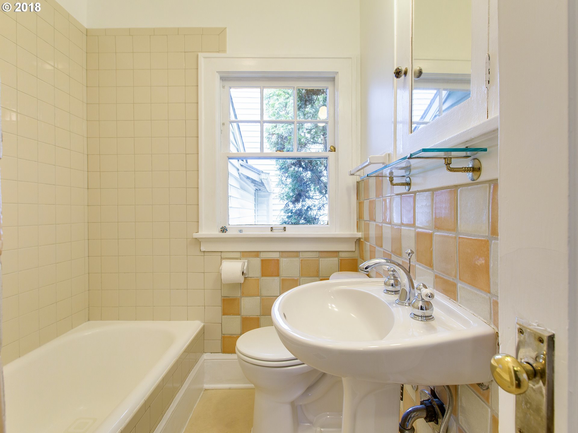 404 Southwest Pendleton Street Portland, OR 97239 - Photo 6 of 23 Gallery Image 6