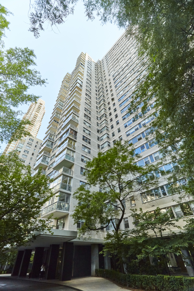 Imperial House 150 E 69th St, Manhattan, NY 10021 - Photo 2 of 8