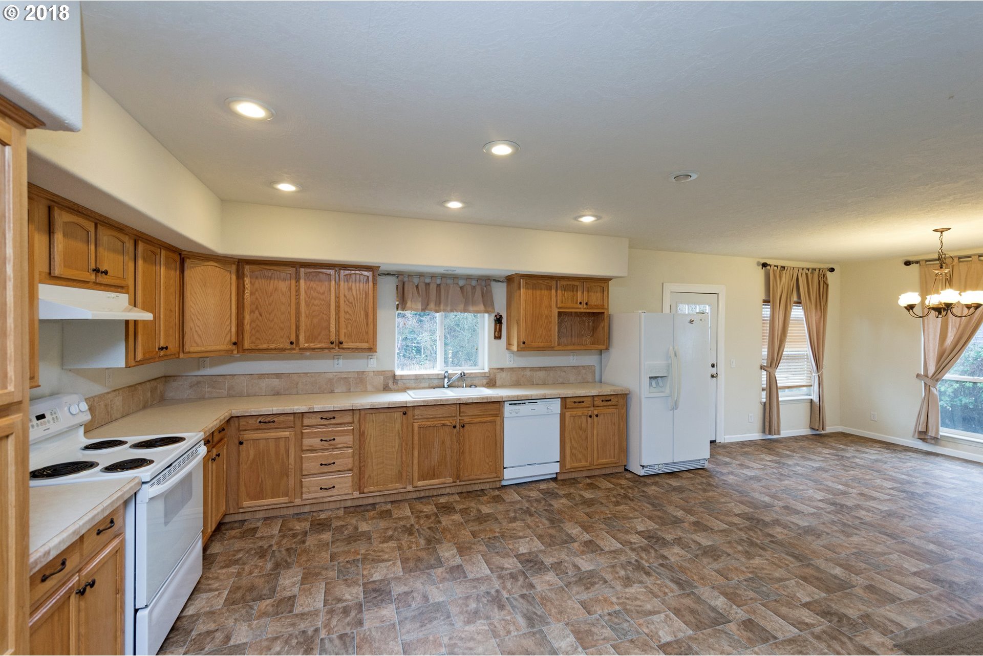 1409 Tucker Road Hood River, OR 97031 - Photo 6 of 32