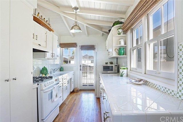 $2,900,000 | 208 Grand Canal, Newport Beach, CA 92662