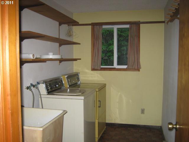 65434 East Bay Road North Bend, OR 97459 - Photo 15 of 16 Gallery Image 15