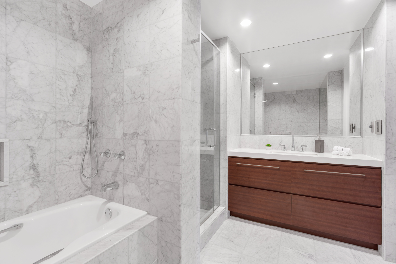 146 West 57th Street, Unit 76B Manhattan, NY 10019 - Photo 5 of 10