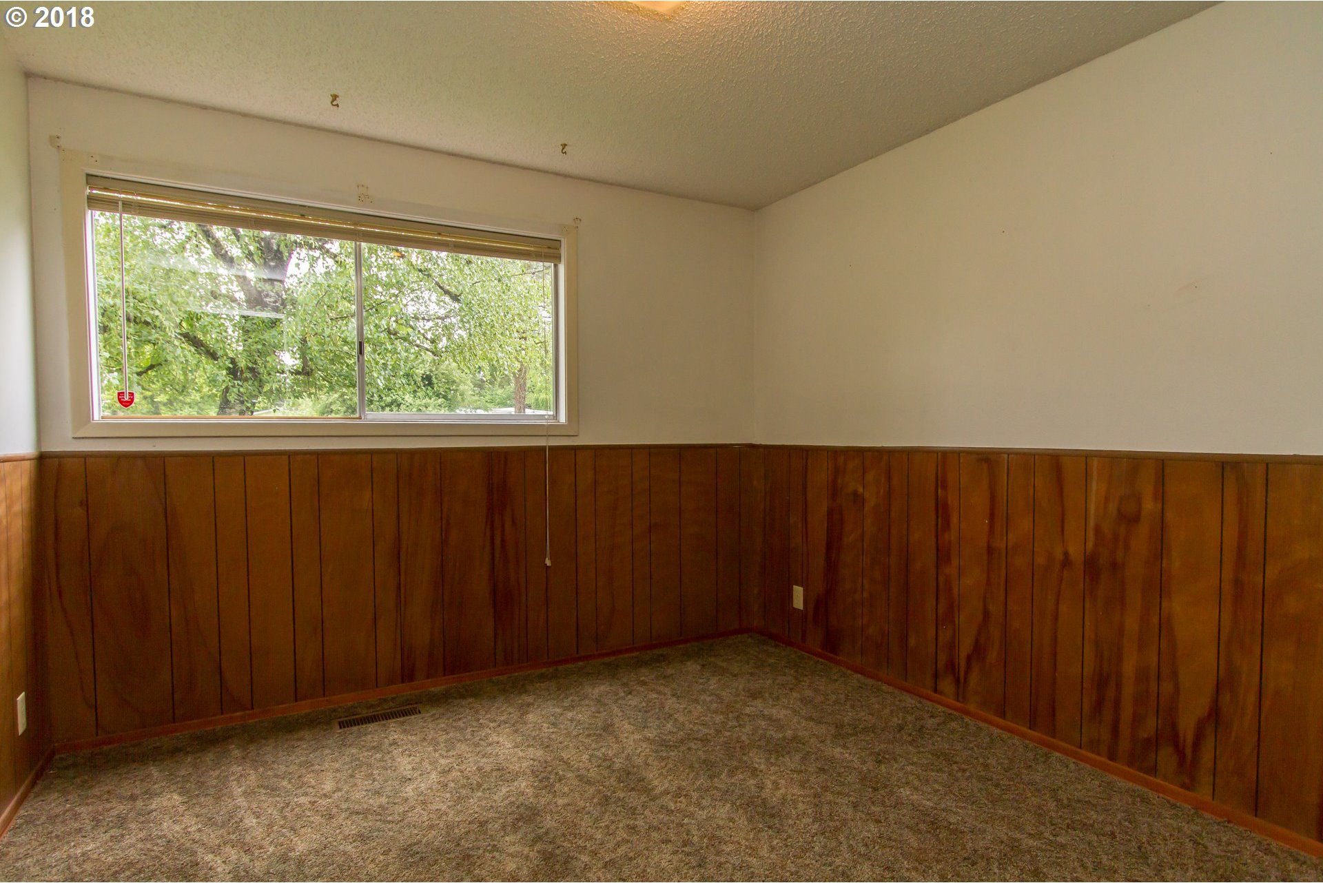 1815 Walker Road Northeast Salem, OR 97305 - Photo 2 of 30