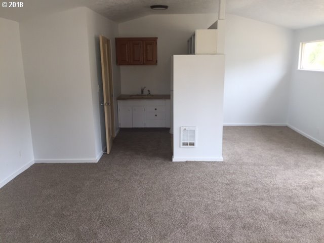 28675 Gimpl Hill Road Eugene, OR 97402 - Photo 31 of 32 Gallery Image 31