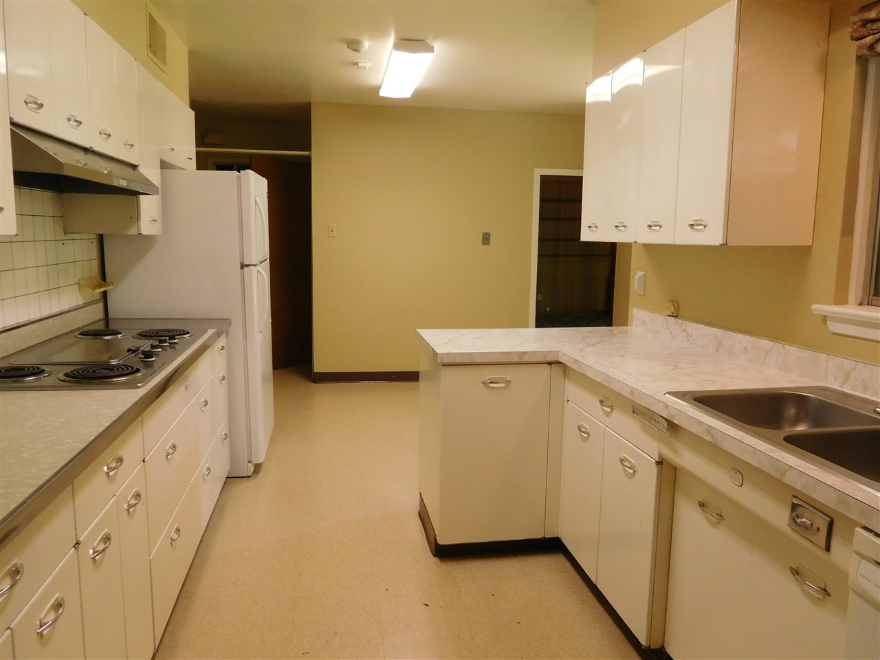 345 North Perkins Road Memphis, TN 38117 - Photo 6 of 20 GENEVA Kitchen!!