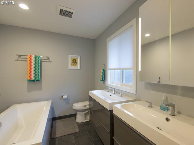 7820 Southwest Ruby Terrace Portland, OR 97219 - Photo 13 of 16 Gallery Image 13
