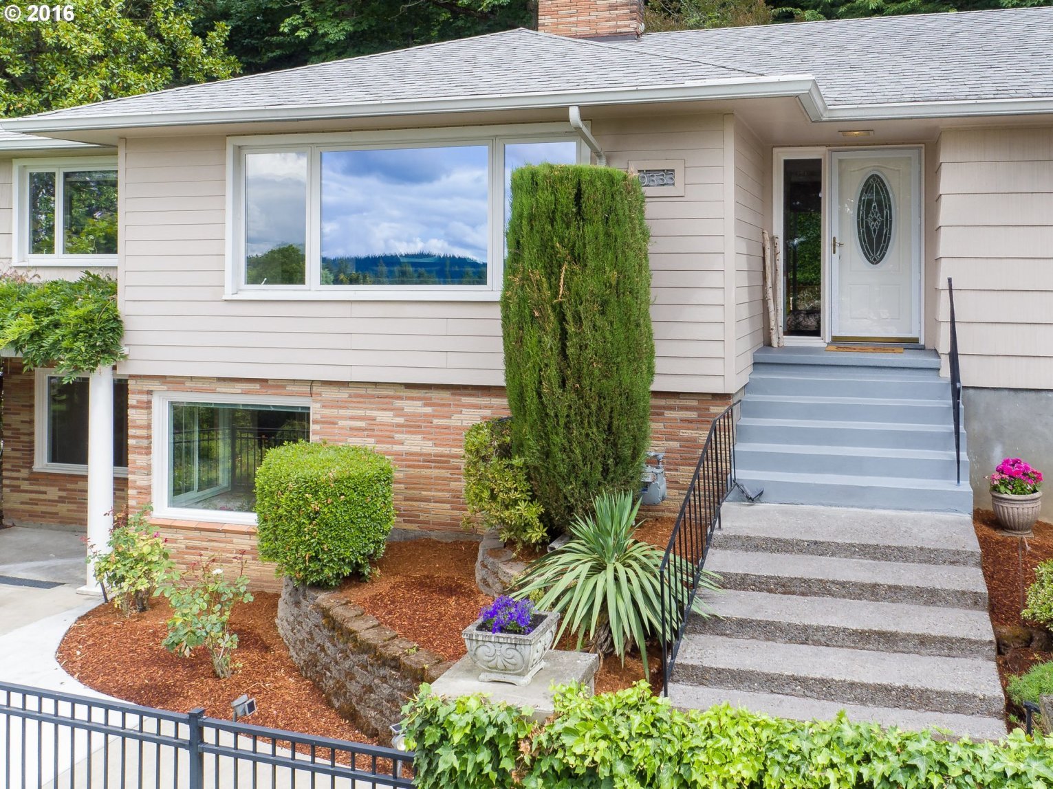 9333 Northeast Sacramento Street Portland, OR 97220 - Photo 2 of 28 Gallery Image 2