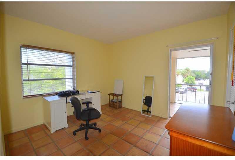 624 Northwest 13th Street, Unit 310 Boca Raton, FL 33486 - Photo 8 of 11
