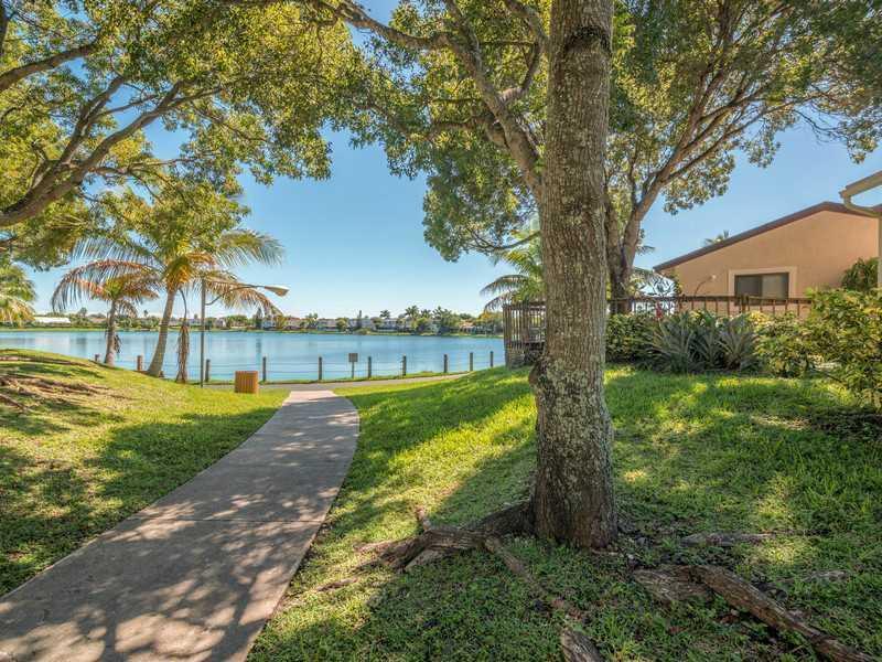 21733 Southwest 99th Avenue Miami, FL 33190 - Photo 16 of 18