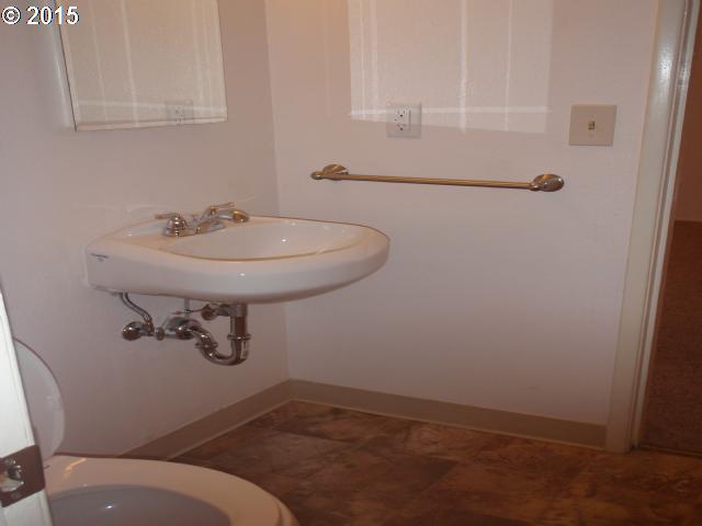 12070 Southwest Cheshire Road Beaverton, OR 97008 - Photo 9 of 14 Gallery Image 9