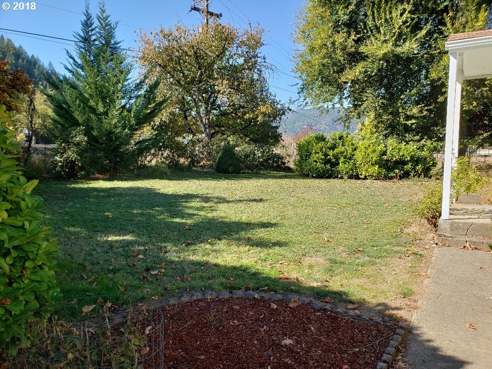4173 Canyonville-Riddle Road Riddle, OR 97469 - Photo 23 of 28