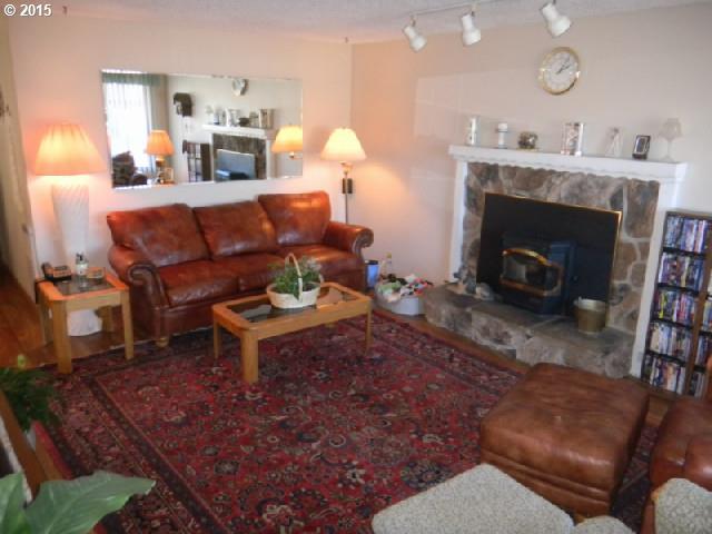 526 Evergreen Loop Reedsport, OR 97467 - Photo 5 of 16 Gallery Image 5