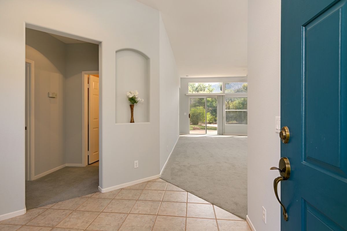 2318 Fallbrook Place Escondido, CA 92027 - Photo 3 of 25