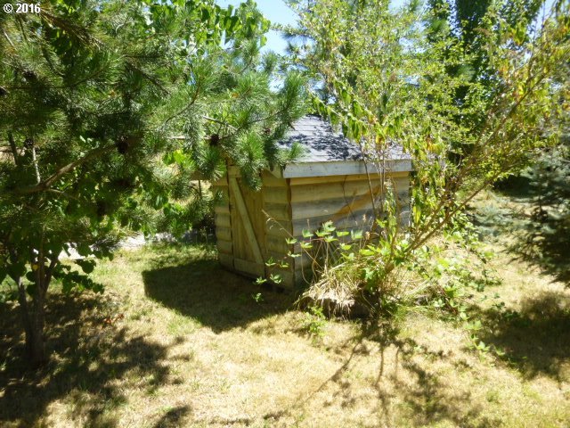 982 East 4th Avenue Riddle, OR 97469 - Photo 21 of 25