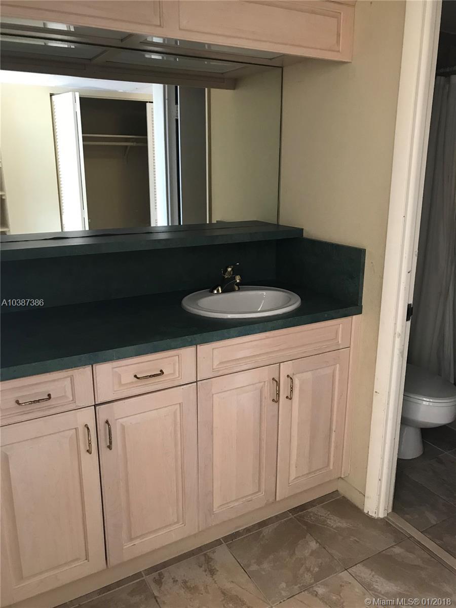 11111 Biscayne Boulevard, Unit 5D Miami, FL 33181 - Photo 9 of 15